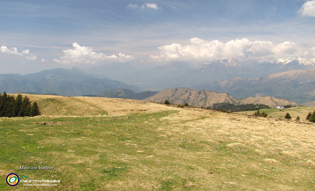 53 Panorama verso  la conca di Clusone..JPG